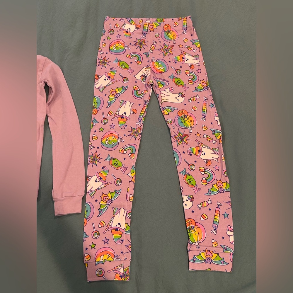 The Children’s Place “Boo Crew” Glow in the Dark Pajama Set 👻🍭🍬🧙🏻‍♀️🎃 - Picture 5 of 9